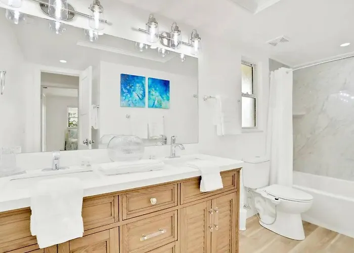 Holiday home St Pete Getaway In Indian Rocks Beach!