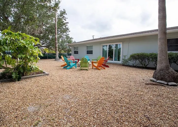 Holiday home St Pete Getaway In Indian Rocks Beach!